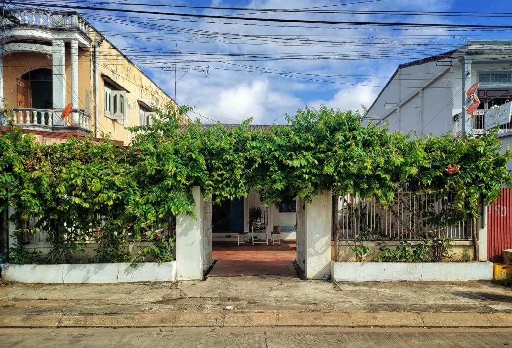 Naga Hostel & Cafe Thakhek Exterior photo