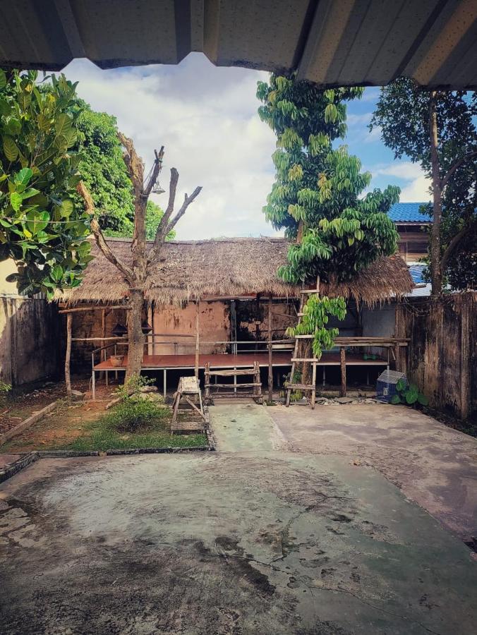 Naga Hostel & Cafe Thakhek Exterior photo